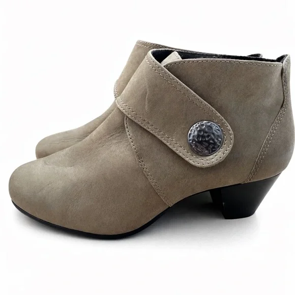 David Tate Sage Ankle Booties - Picture 2 of 8